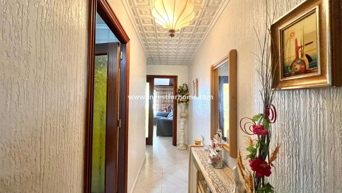 Sale - Apartment - Torrevieja - Centro