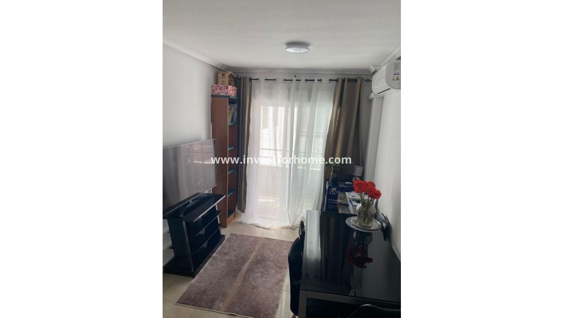Sale - Apartment - Torrevieja - Centro