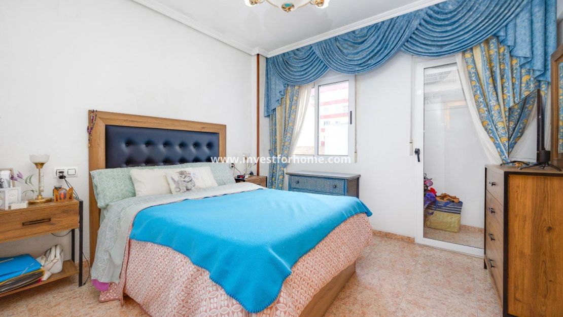 Sale - Apartment - Torrevieja - Centro