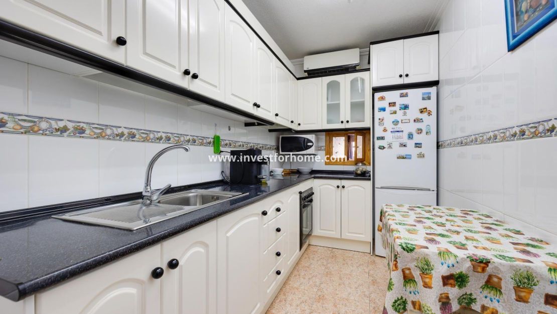 Sale - Apartment - Torrevieja - Centro