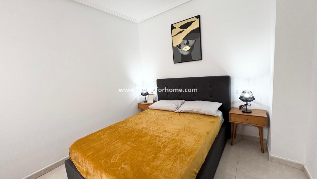 Sale - Apartment - Torrevieja - Centro