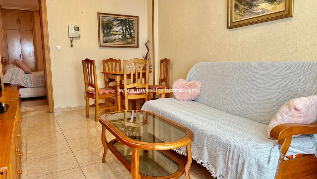 Sale - Apartment - Torrevieja - Centro