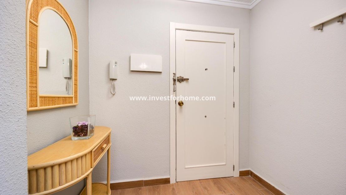 Sale - Apartment - Torrevieja - Centro
