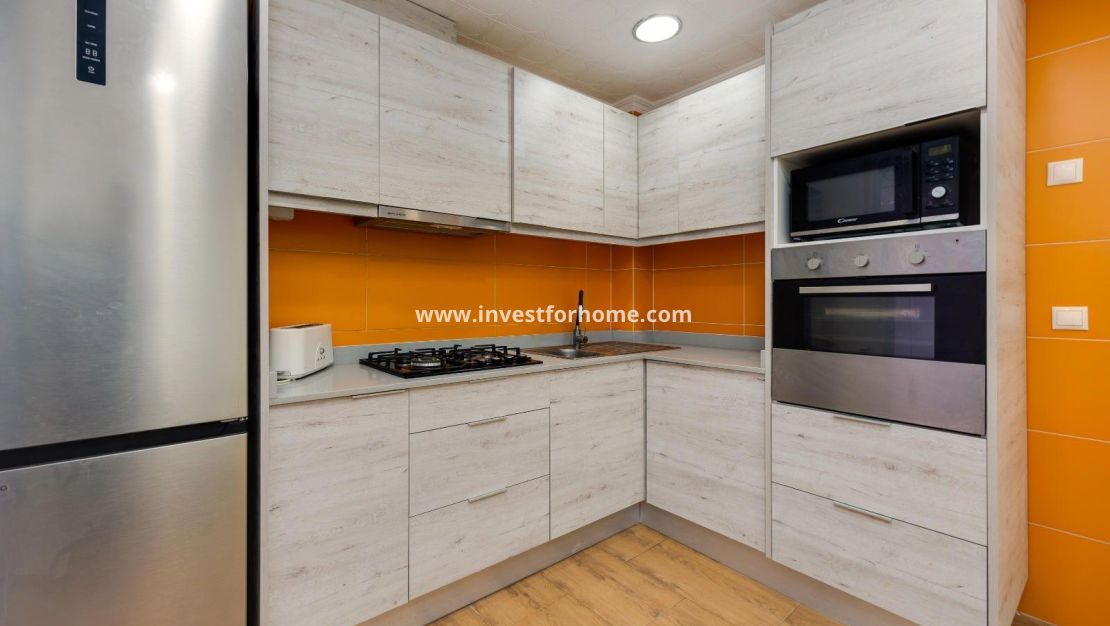 Sale - Apartment - Torrevieja - Centro