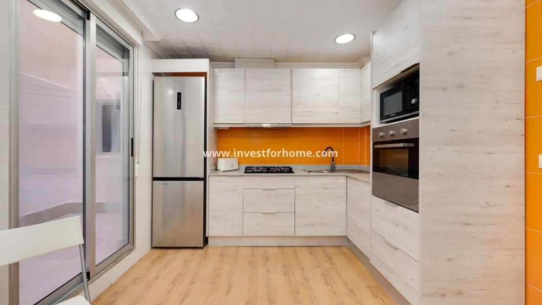 Sale - Apartment - Torrevieja - Centro