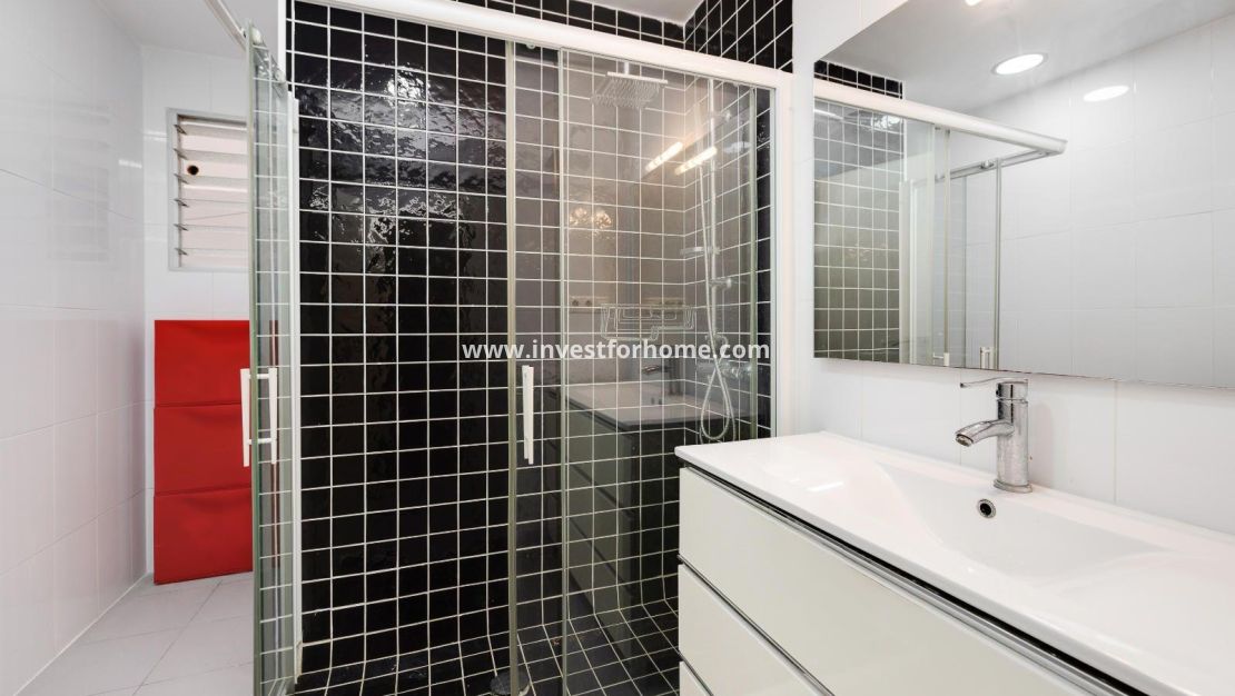 Sale - Apartment - Torrevieja - Centro