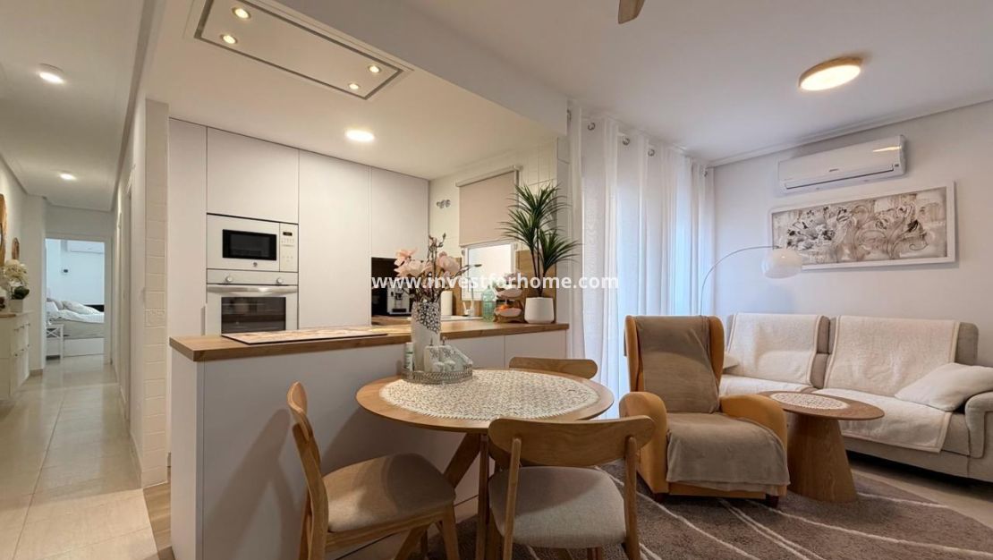 Sale - Apartment - Torrevieja - Centro