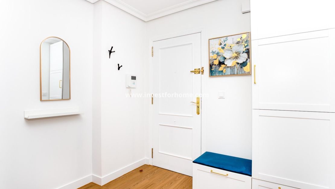 Sale - Apartment - Torrevieja - Centro