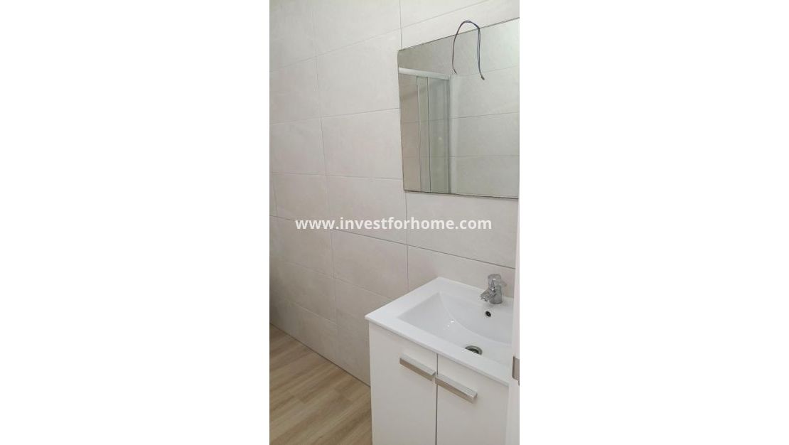 Sale - Apartment - Torrevieja - Centro