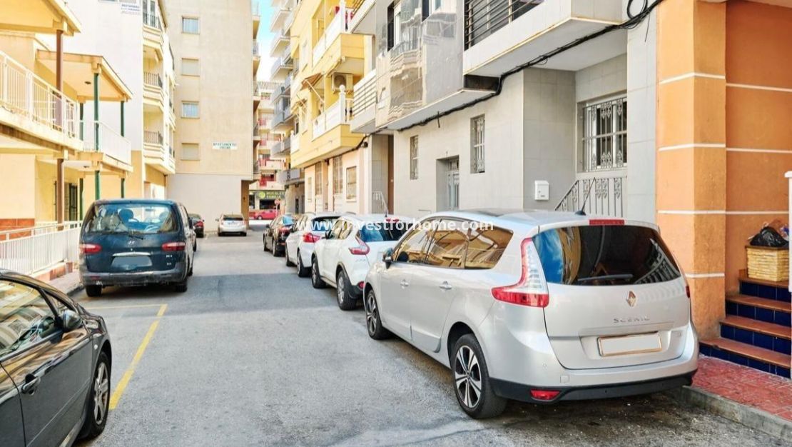 Sale - Apartment - Torrevieja - Centro