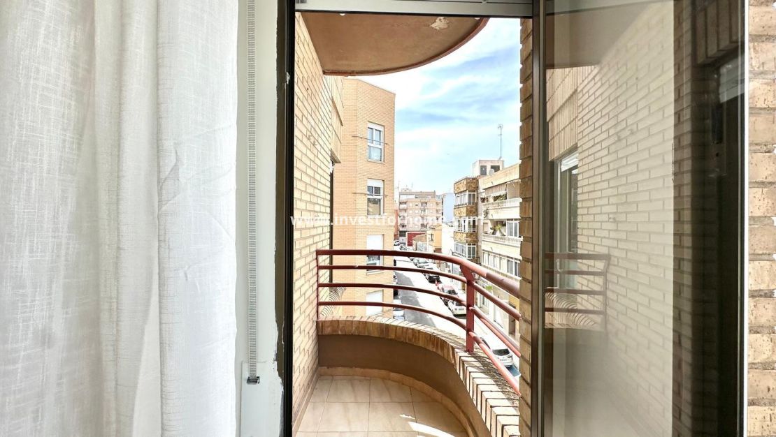 Sale - Apartment - Torrevieja - Centro