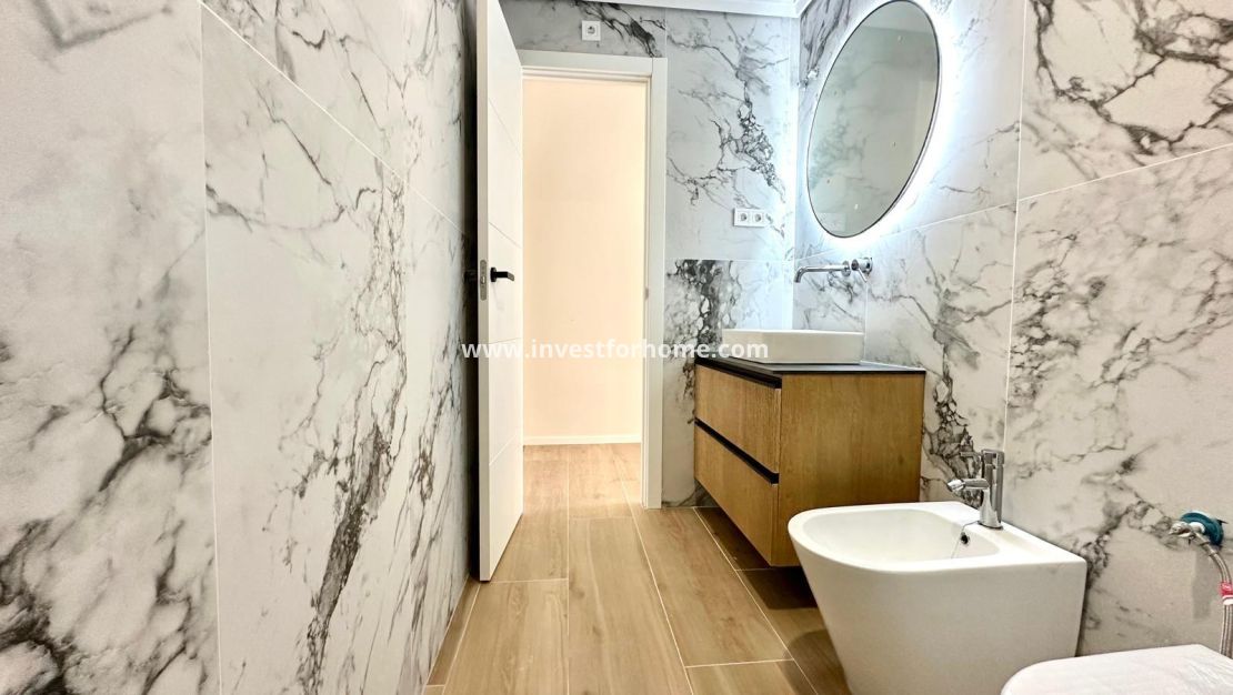 Sale - Apartment - Torrevieja - Centro