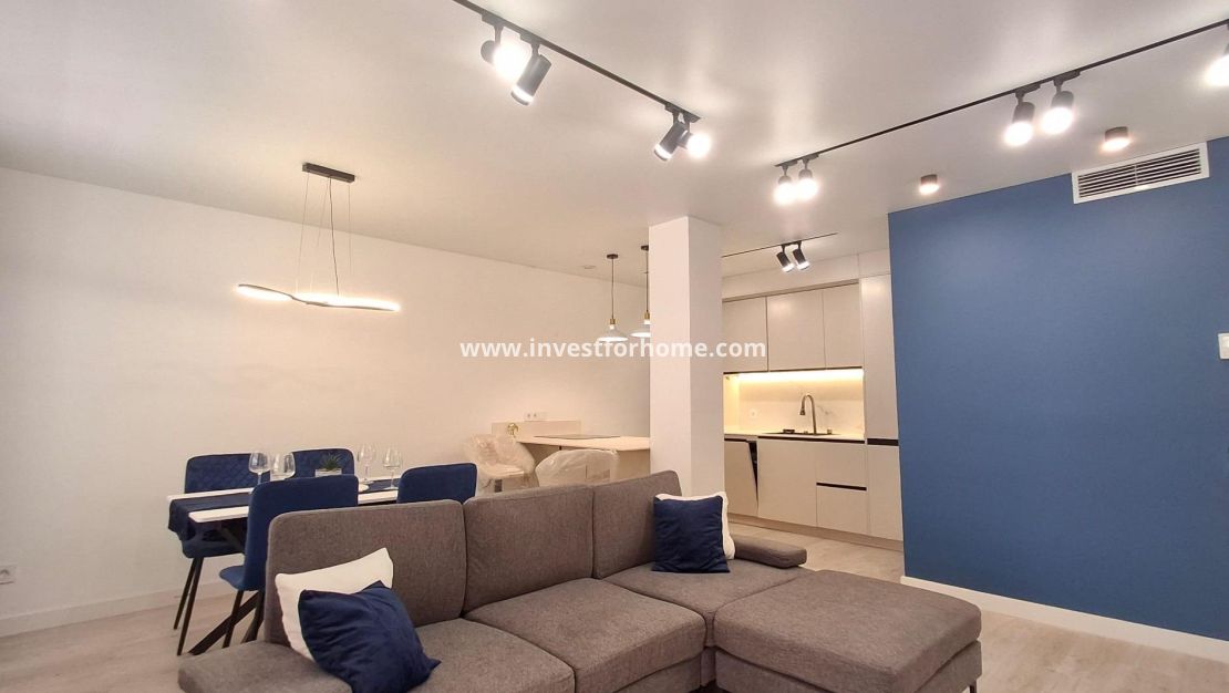 Sale - Apartment - Torrevieja - Centro