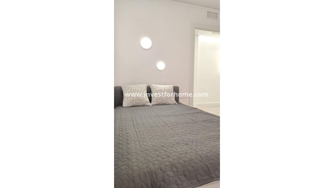 Sale - Apartment - Torrevieja - Centro
