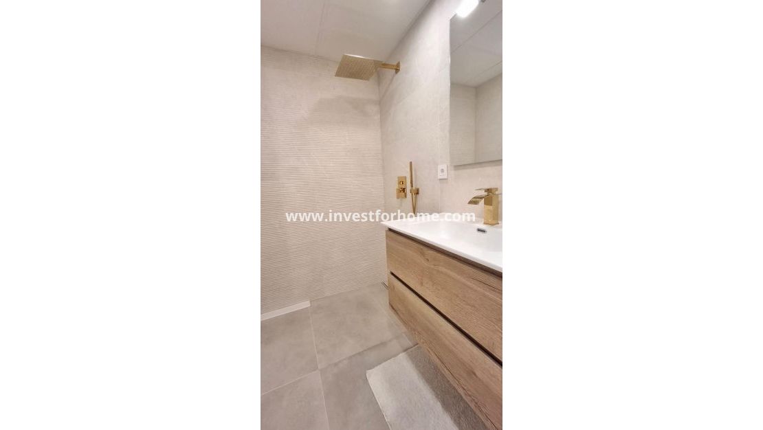 Sale - Apartment - Torrevieja - Centro