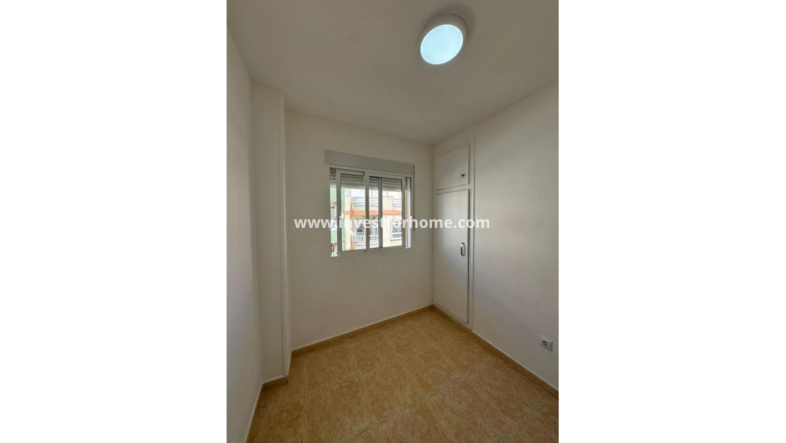 Sale - Apartment - Torrevieja - Centro