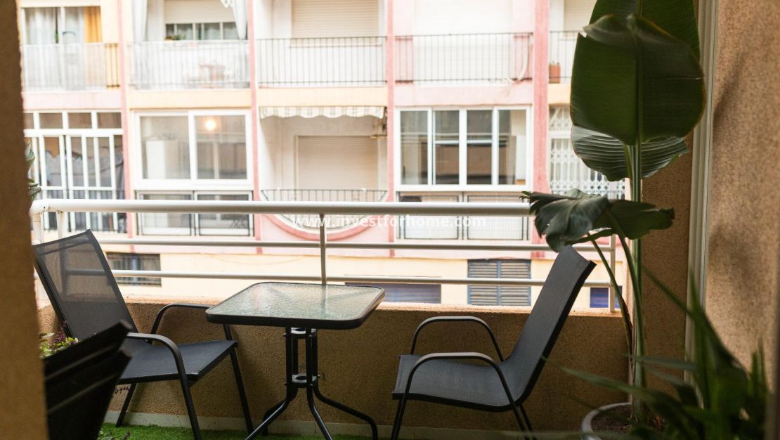 Sale - Apartment - Torrevieja - Centro