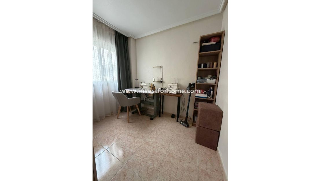 Sale - Apartment - Torrevieja - Centro