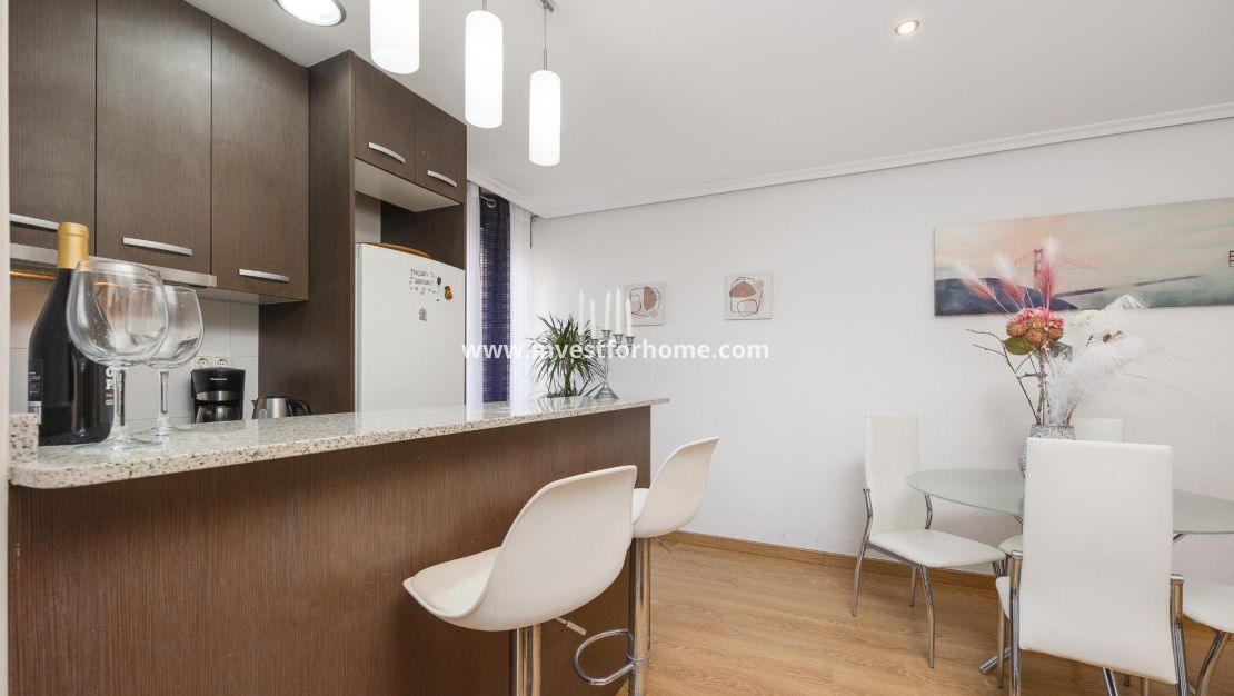 Sale - Apartment - Torrevieja - Centro