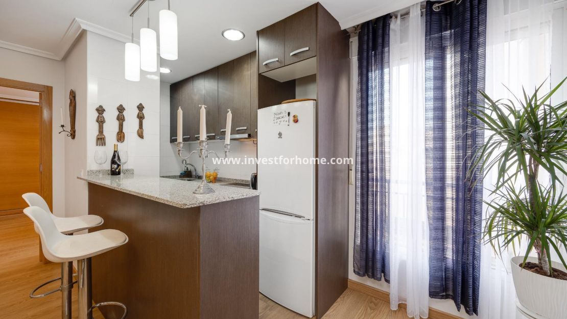 Sale - Apartment - Torrevieja - Centro