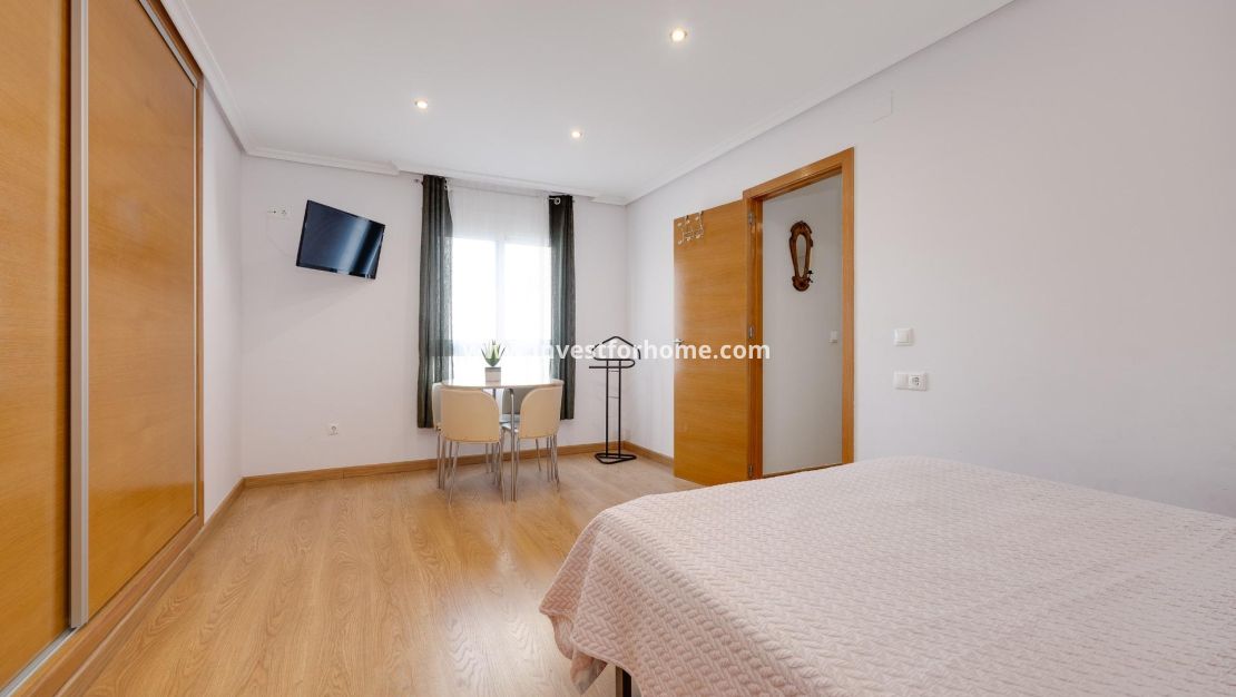 Sale - Apartment - Torrevieja - Centro