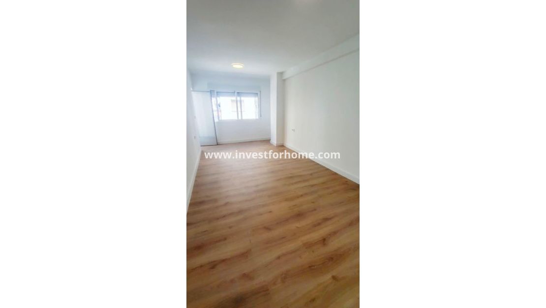 Sale - Apartment - Torrevieja - Centro