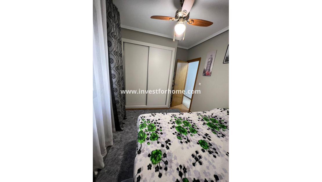 Sale - Apartment - Torrevieja - Centro