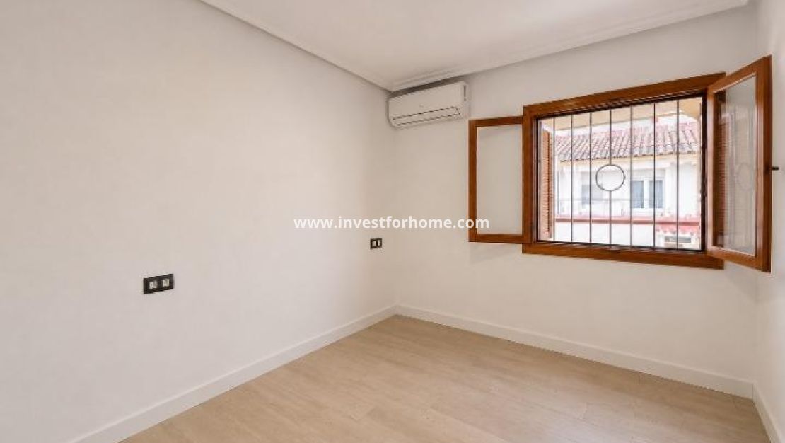 Sale - Apartment - Torrevieja - Centro
