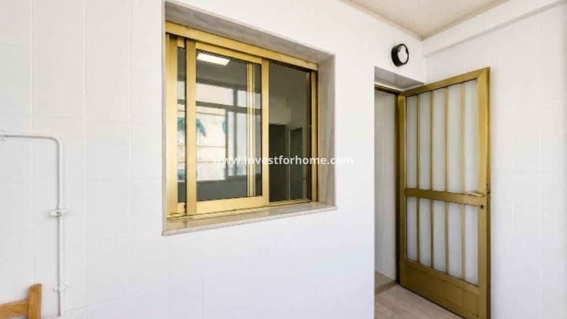 Sale - Apartment - Torrevieja - Centro