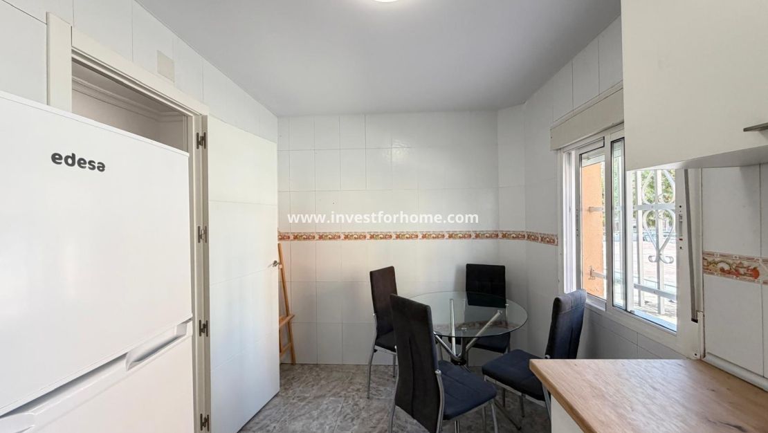 Sale - Apartment - Torrevieja - Centro
