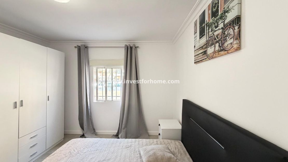Sale - Apartment - Torrevieja - Centro
