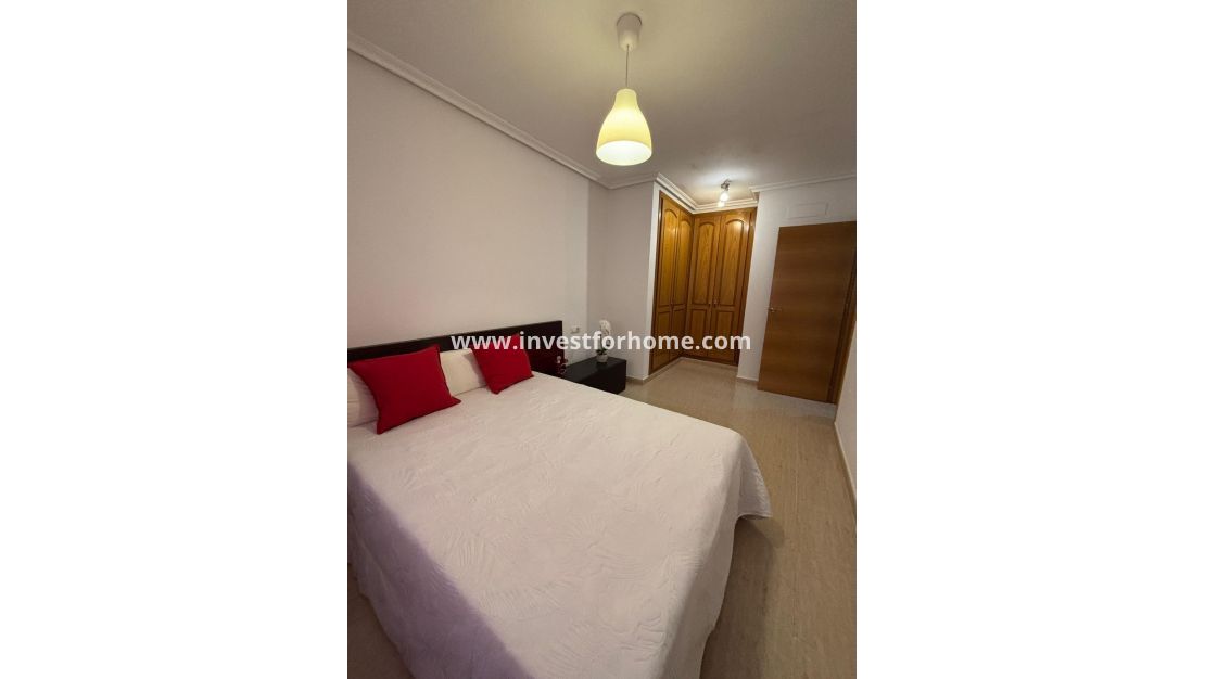Sale - Apartment - Torrevieja - Centro