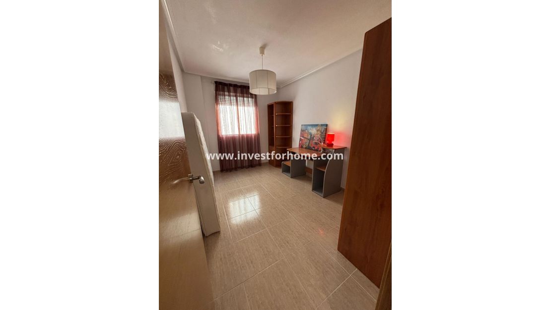 Sale - Apartment - Torrevieja - Centro