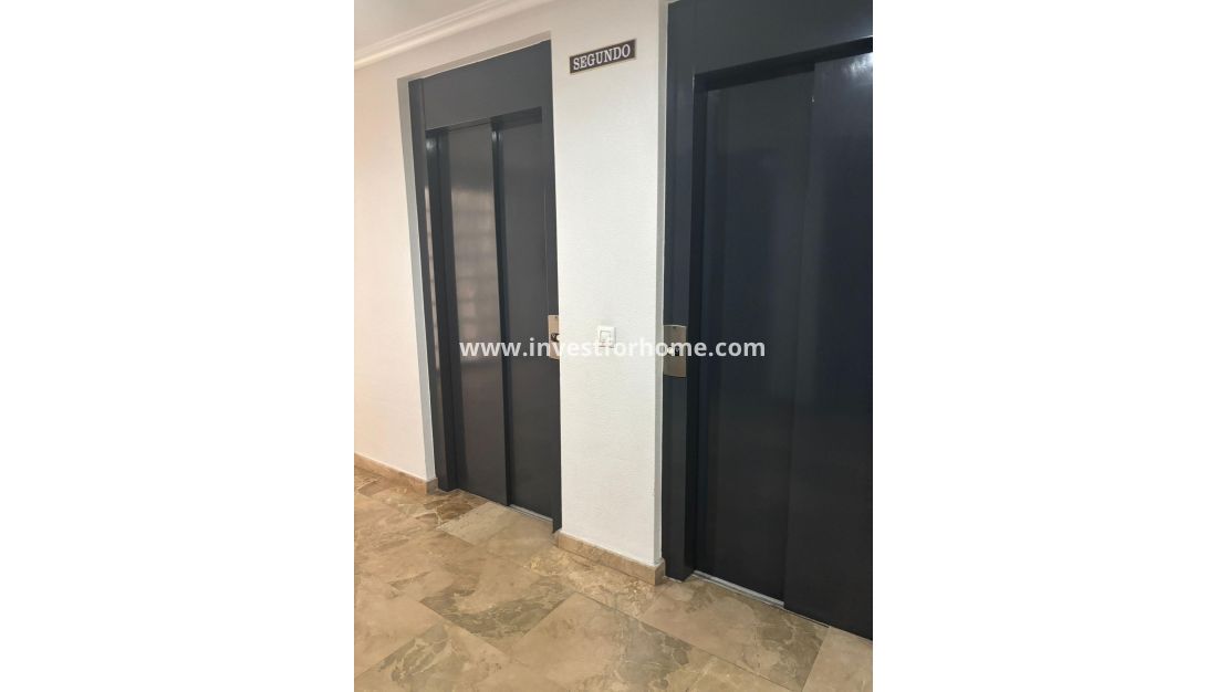 Sale - Apartment - Torrevieja - Centro