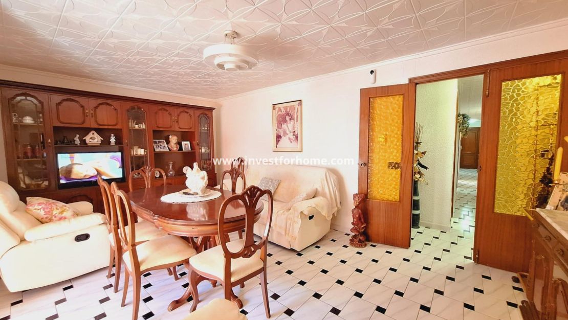Sale - Apartment - Torrevieja - Centro