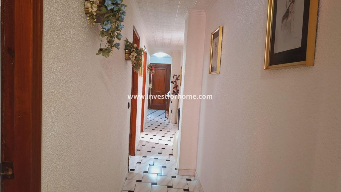 Sale - Apartment - Torrevieja - Centro