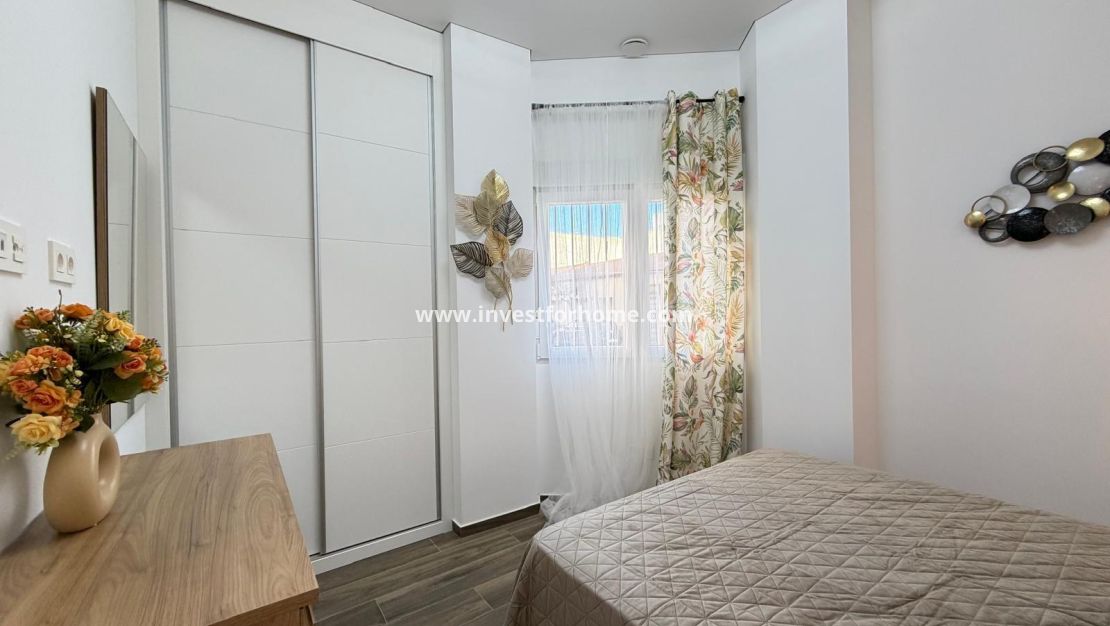 Sale - Apartment - Torrevieja - Centro