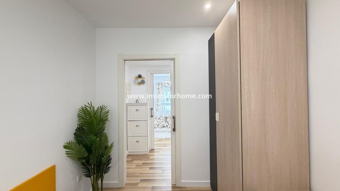 Sale - Apartment - Torrevieja - Centro