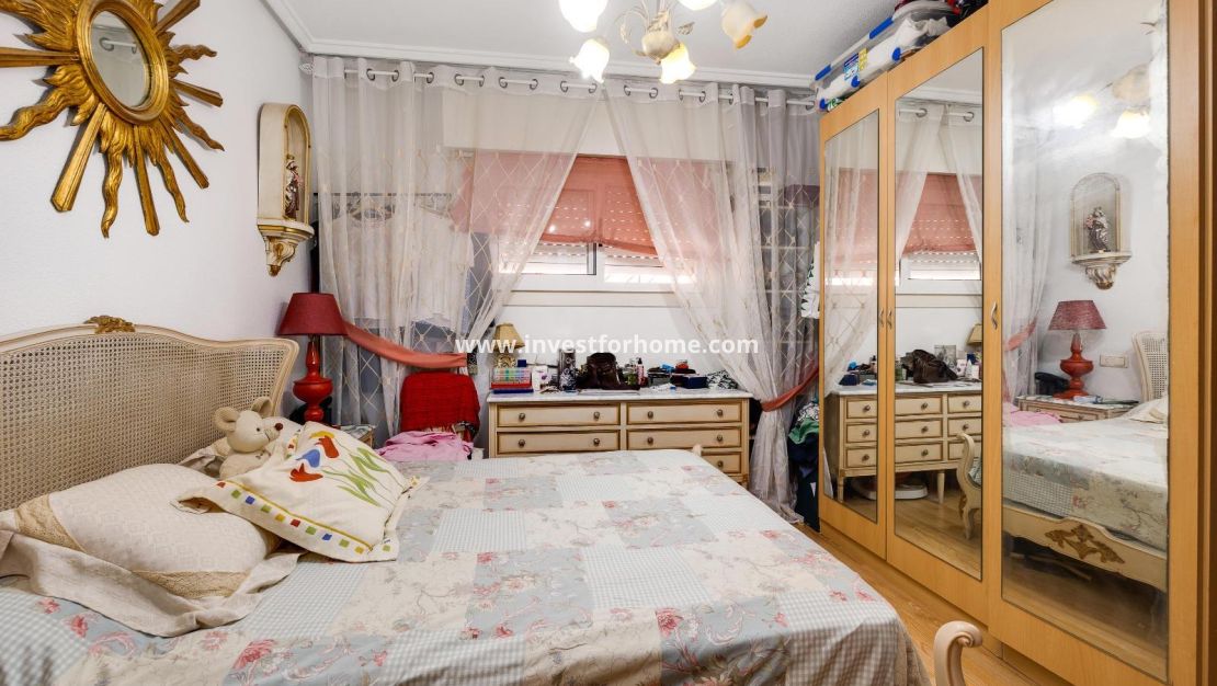 Sale - Apartment - Torrevieja - Centro