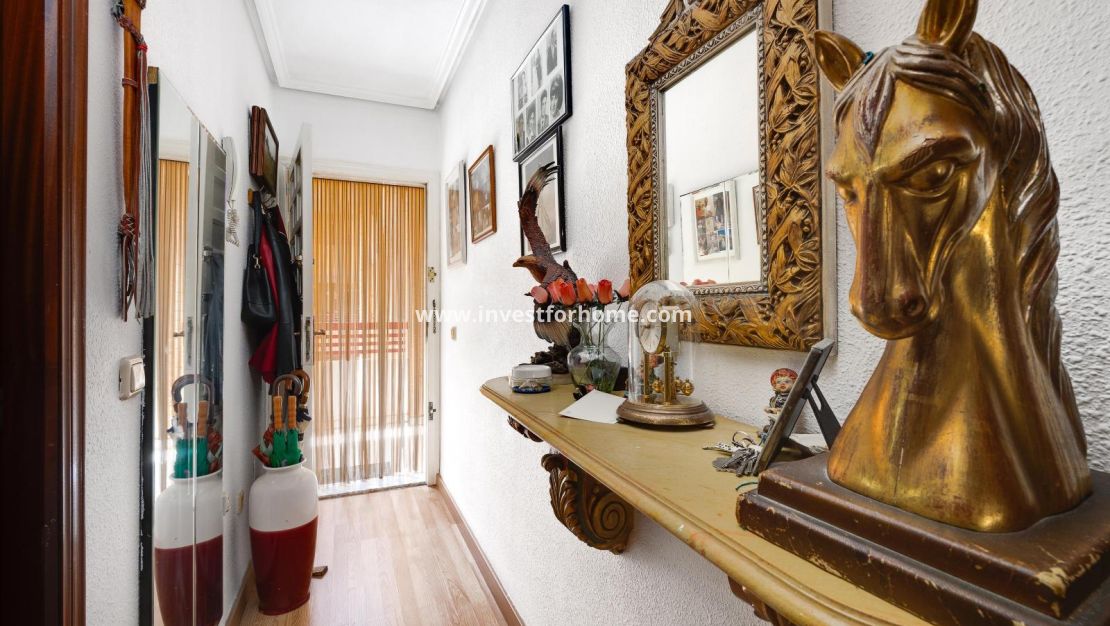 Sale - Apartment - Torrevieja - Centro