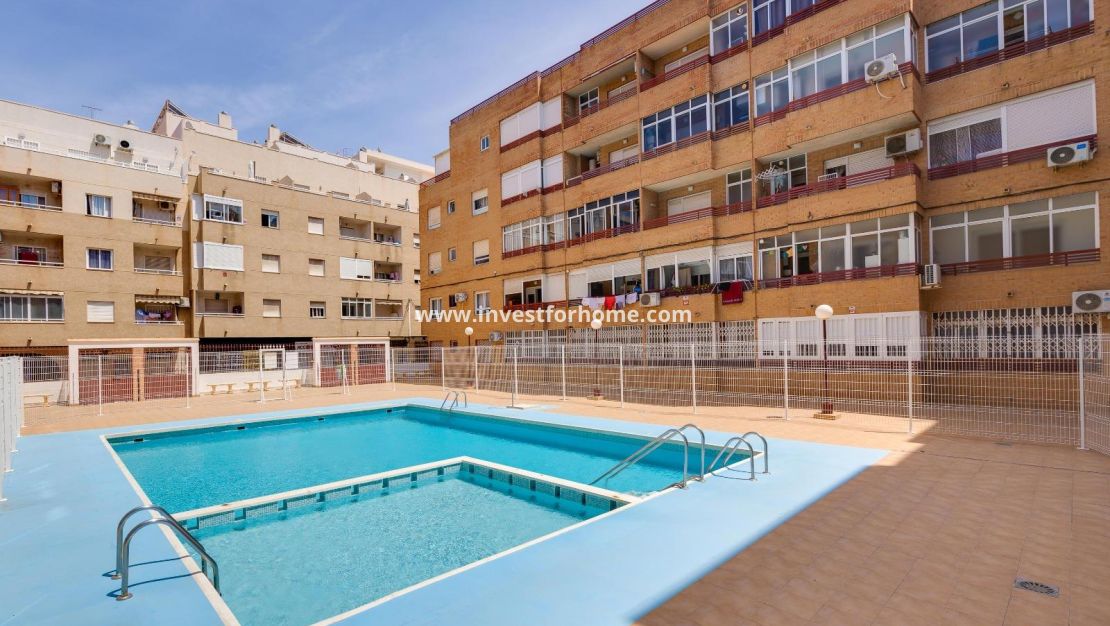 Sale - Apartment - Torrevieja - Centro