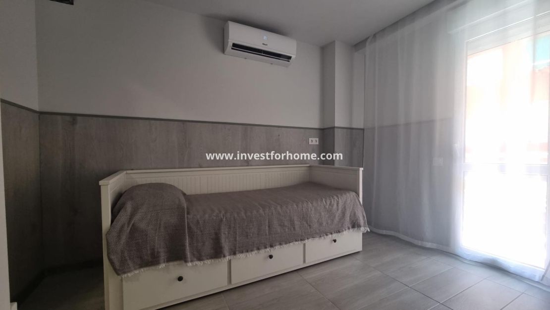 Sale - Apartment - Torrevieja - Centro
