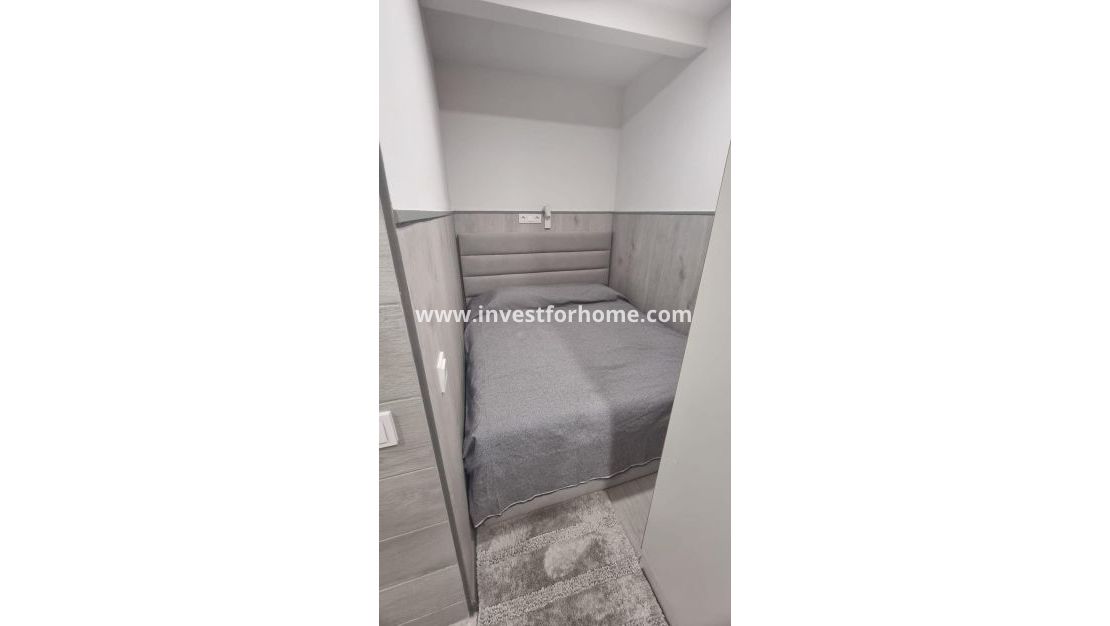 Sale - Apartment - Torrevieja - Centro