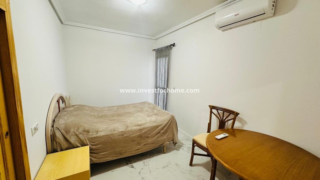 Sale - Apartment - Torrevieja - Centro