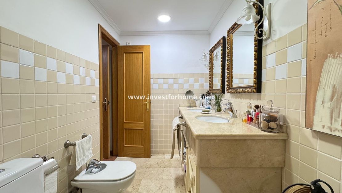 Sale - Apartment - Torrevieja - Centro