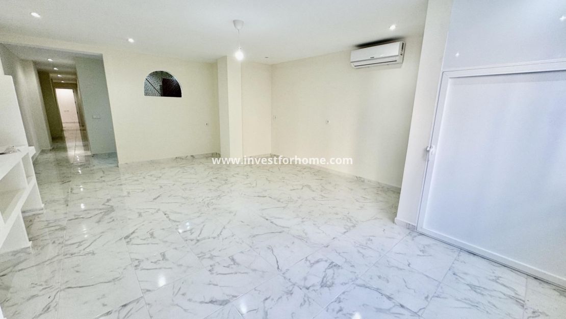 Sale - Apartment - Torrevieja - Centro