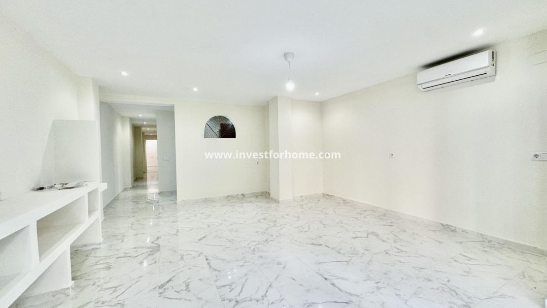 Sale - Apartment - Torrevieja - Centro