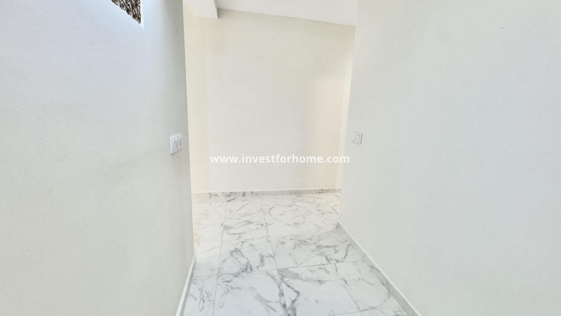 Sale - Apartment - Torrevieja - Centro