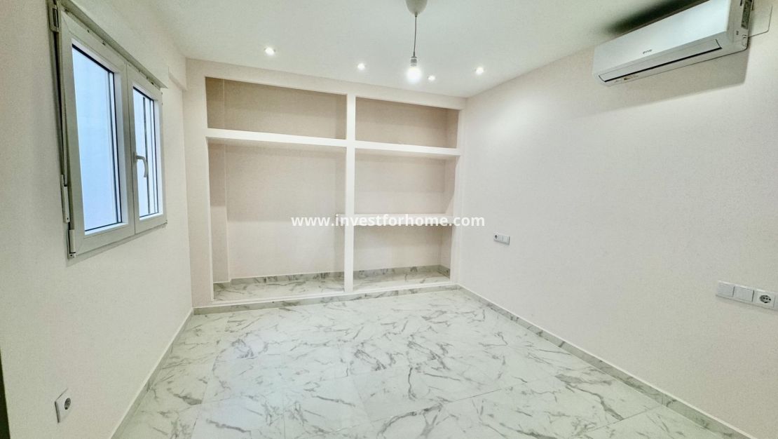 Sale - Apartment - Torrevieja - Centro