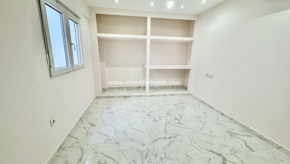 Sale - Apartment - Torrevieja - Centro